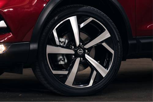 Nissan Rogue Sport SL 4dr SUV Wheel