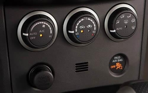 2011 Nissan Rogue SV Center Console