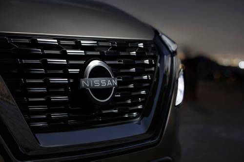 Nissan Rogue Platinum 4dr SUV Front Badge