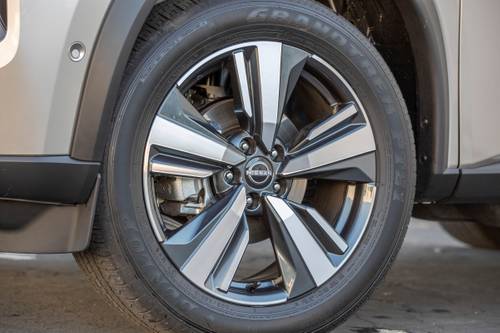 Nissan Rogue Platinum 4dr SUV Wheel