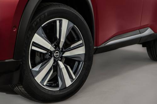 Nissan Rogue Platinum 4dr SUV Wheel
