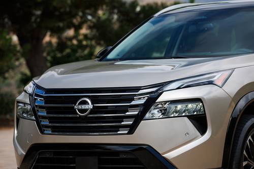 2026 Nissan Rogue Platinum 4dr SUV Front Badge