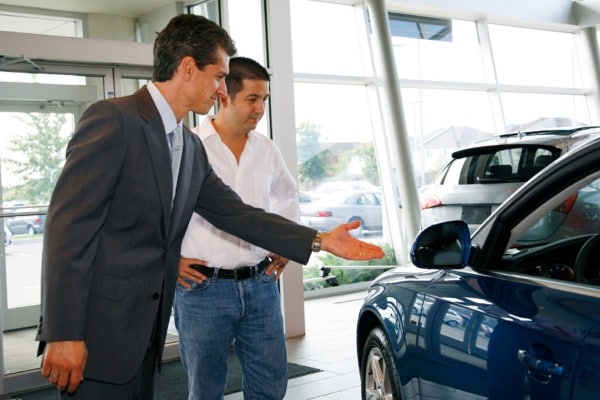 How much do car salesmen make at bmw