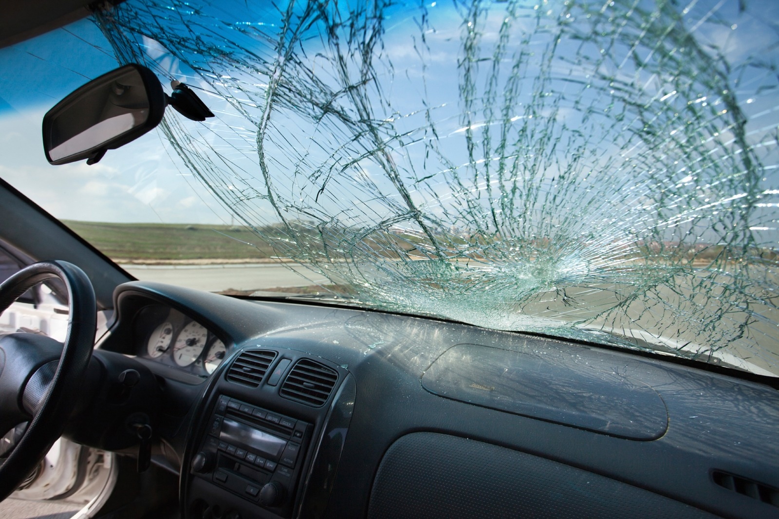 Repair or Replace Your Windshield the Right Way | Edmunds