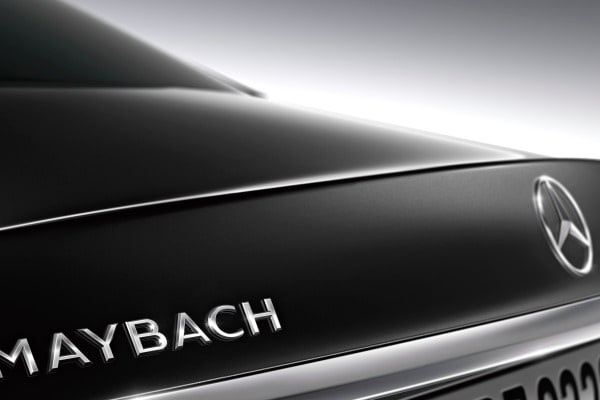 MÔ HÌNH Ô TÔ MAYBACH LANDAULET 2007 (TRẮNG) 1:43 SPARK