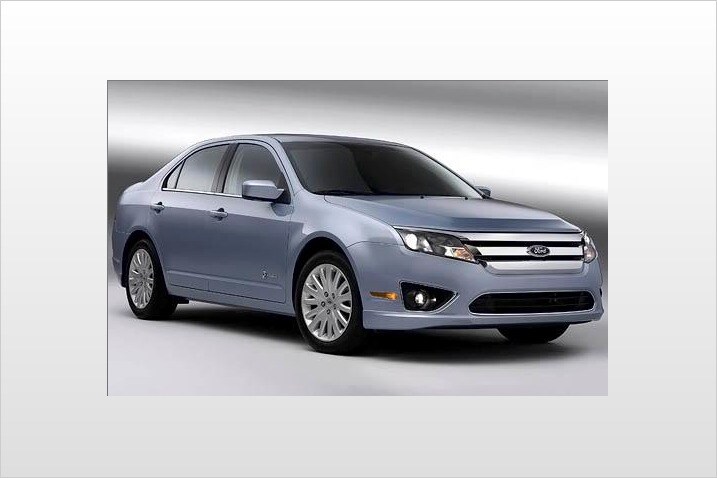 Fuel Sippers Players And Luxury Labels Edmunds The New Ford Fusion Hybrid Is A High Mileage Technology Trailblazer In