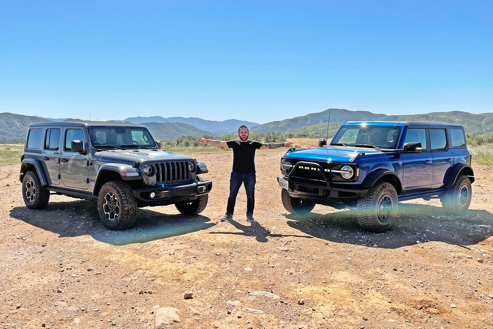 Descubrir 73+ imagen 2023 ford bronco vs jeep wrangler