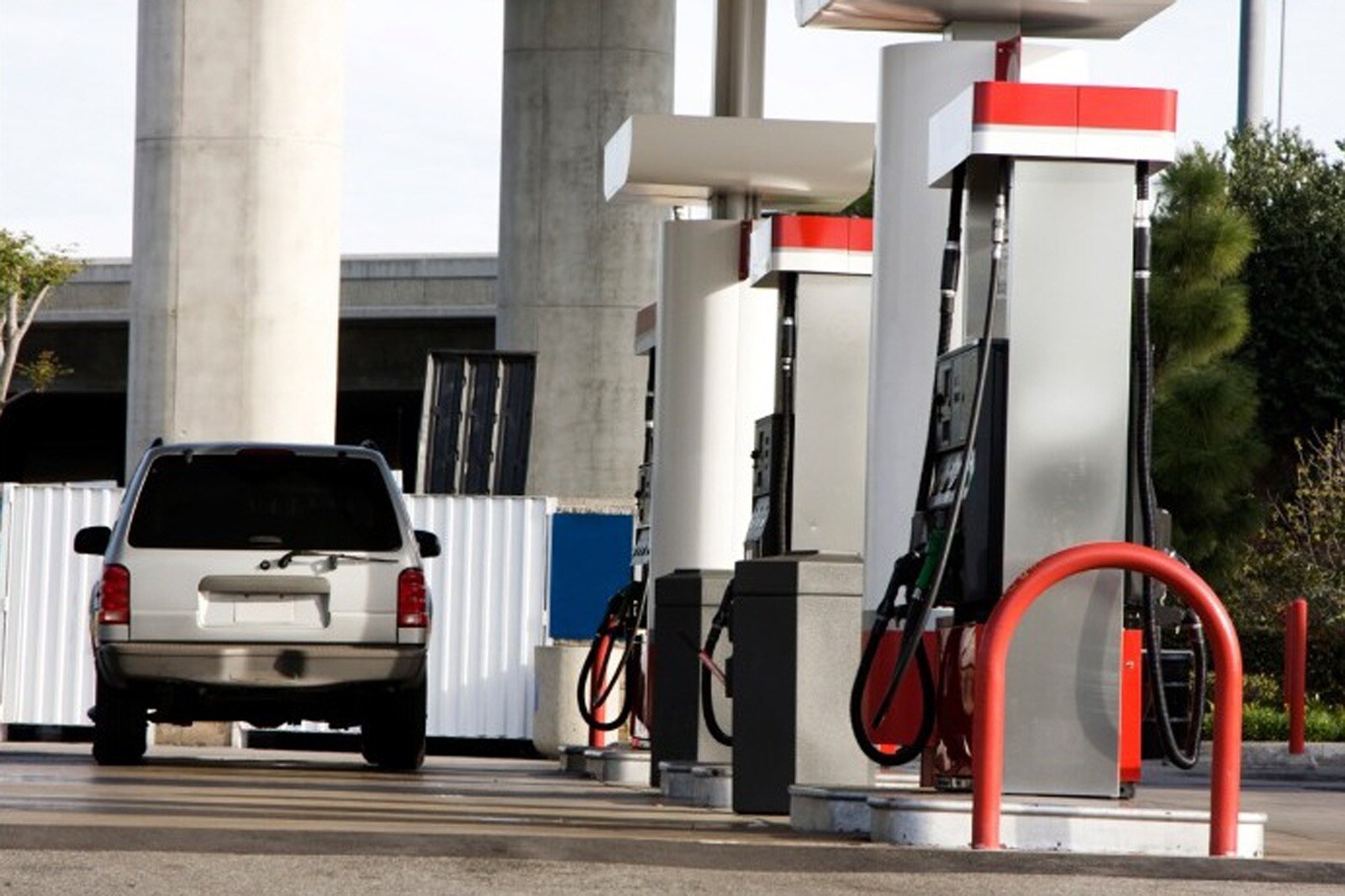 Average Fuel Economy For New Cars Sold Drops To 25 3 MPG Edmunds