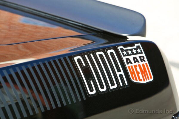 plymouth_1970-cuda_det_fe_3131304_600.jpg