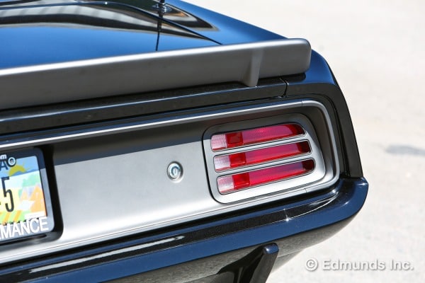 plymouth_1970-cuda_det_fe_3131307_600.jpg