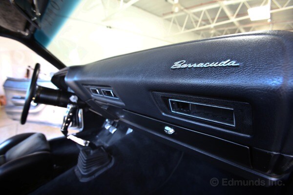 plymouth_1970-cuda_det_fe_3131313_600.jpg