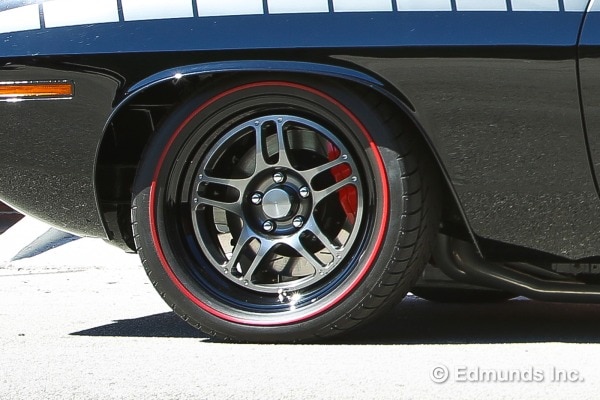 plymouth_1970-cuda_whl_fe_313131_600.jpg