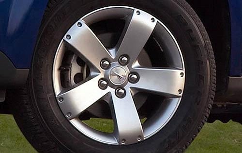 2008 Pontiac Torrent Wheel Detail