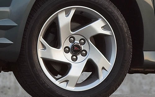 2008 Pontiac Vibe GT Wheel Detail