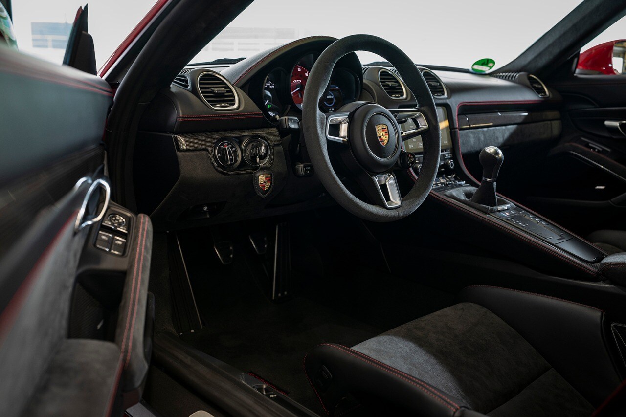 2021 Porsche 718 Cayman GTS 4.0 - Front Interior