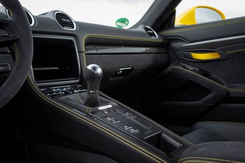2021 Porsche 718 Cayman GT4 Coupe Shifter