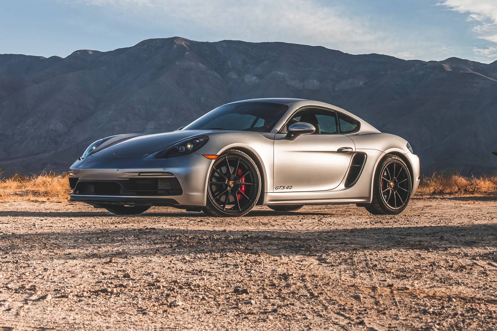 Porsche Cayman nera del 2023