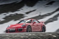 Porsche 911 GT3 vs. Nissan GT-R