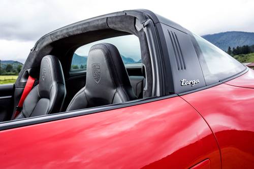 2021 Porsche 911 Targa 4S Coupe Interior Detail