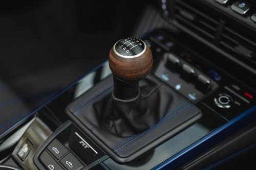 2025 Porsche 911 Carrera T Convertible Shifter