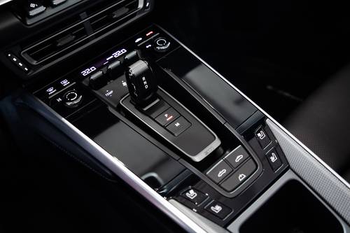 2025 Porsche 911 Turbo S Convertible Shifter