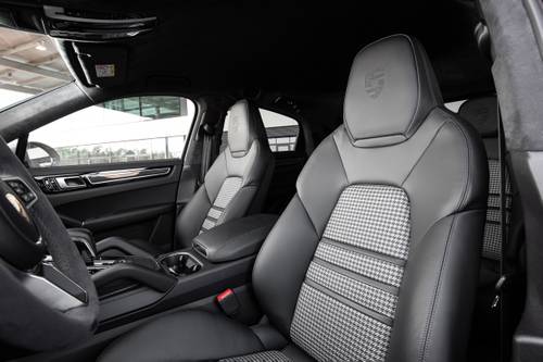 2021 Porsche Cayenne Coupe E-Hybrid 4dr SUV Interior Detail