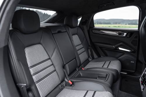 2021 Porsche Cayenne Coupe Turbo S E-Hybrid 4dr SUV Interior Detail