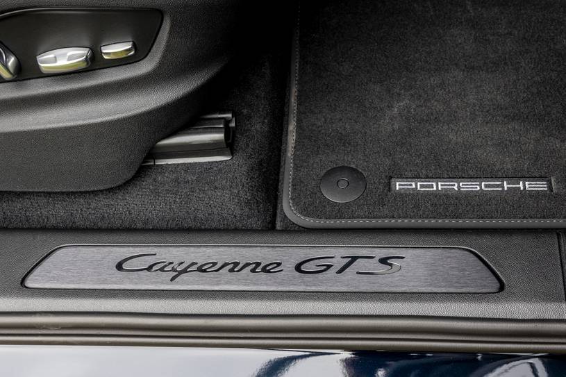 2023 Porsche Cayenne Coupe Interior Pictures
