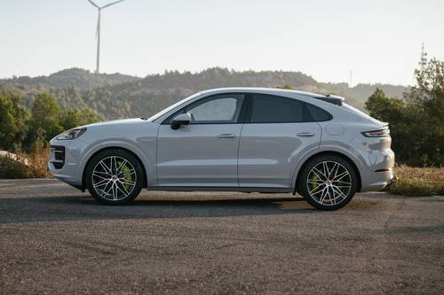 2025 Porsche Cayenne Coupe S E-Hybrid 4dr SUV Profile