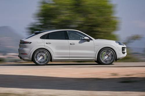 2025 Porsche Cayenne Coupe S E-Hybrid 4dr SUV Profile
