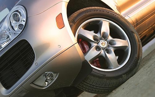2004 Porsche Cayenne Turbo Wheel Detail