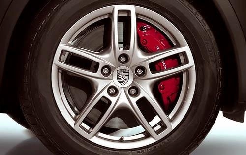 2011 Porsche Cayenne Turbo Wheel Detail