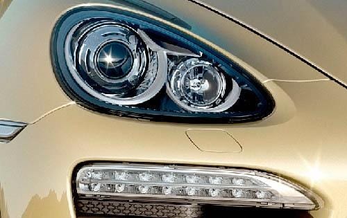 2012 Porsche Cayenne S Headlamp Detail