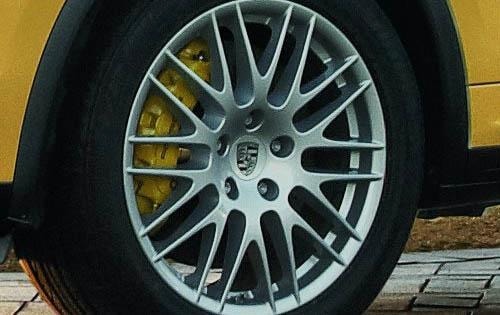 2012 Porsche Cayenne S Wheel Detail