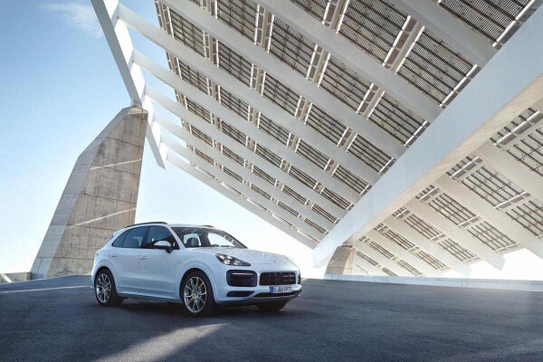 2019 Porsche Cayenne E-Hybrid First Look
