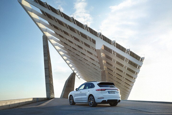 2019 Porsche Cayenne E,Hybrid First Look