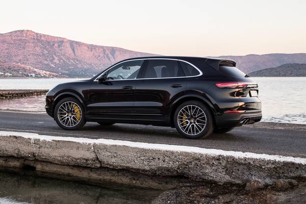 2019 Audi Q8 Vs 2019 Porsche Cayenne