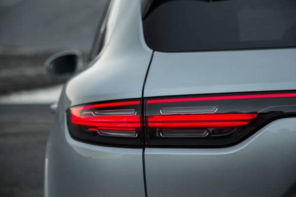 2019 Audi E Tron Vs 2019 Porsche Cayenne