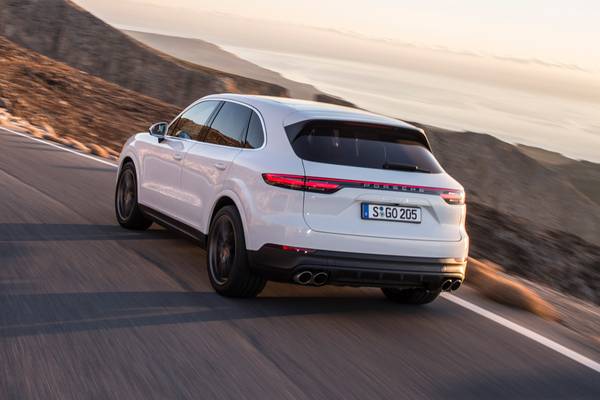 2019 Porsche Cayenne Vs 2019 Audi Q8