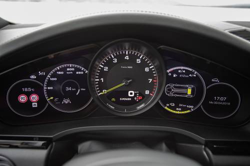 2020 Porsche Cayenne E-Hybrid 4dr SUV Gauge Cluster. European Model Shown.