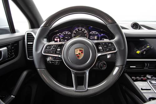 2020 Porsche Cayenne E-Hybrid 4dr SUV Steering Wheel Detail