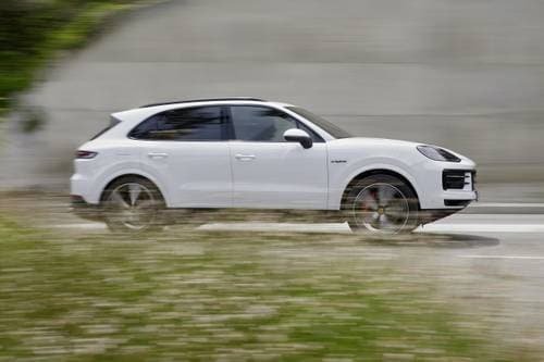 2024 Porsche Cayenne S E-Hybrid 4dr SUV Profile