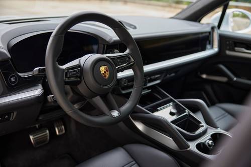 2024 Porsche Cayenne Turbo E-Hybrid 4dr SUV Steering Wheel Detail