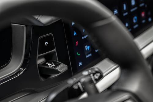 2025 Porsche Cayenne 4dr SUV Shifter