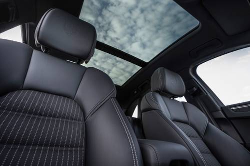 Porsche Macan T 4dr SUV Interior Detail