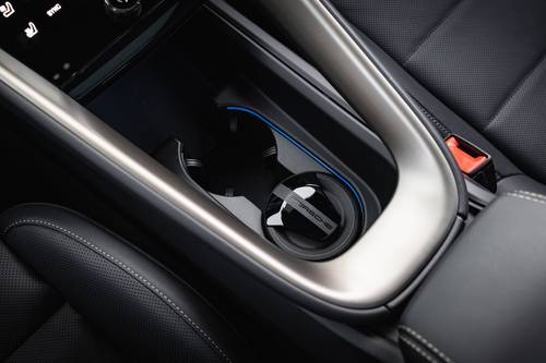 2024 Porsche Macan Turbo Electric 4dr SUV Cupholders