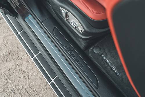 2025 Porsche Macan 4dr SUV Interior Detail