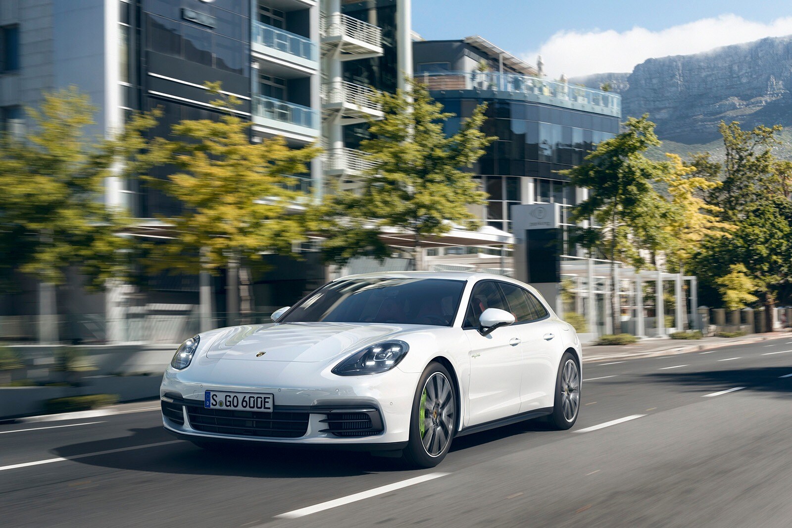 18 Porsche Panamera Sport Turismo First Look Edmunds