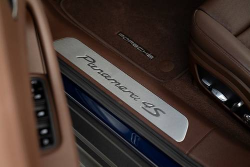 2021 Porsche Panamera 4S E-Hybrid Sedan Interior Detail
