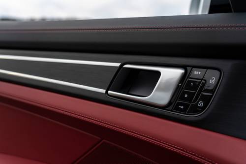 2021 Porsche Panamera Turbo S E-Hybrid Sedan Interior Detail